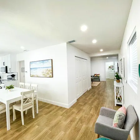 Chic & Stylish South Tampa 5 Min From Bay Villa